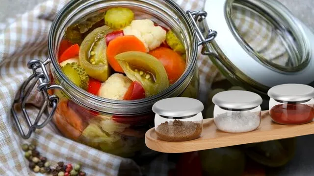 Ingredientul care nu are ce căuta în borcanele cu murături. Le distruge tot gustul
