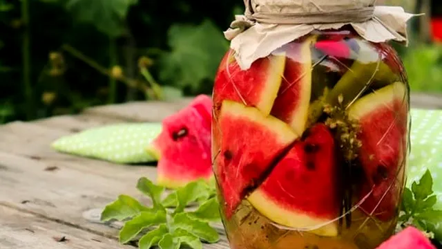 Pepene murat la borcan pentru iarnă, o bunătate de rețetă de îți lasă gura apă. Sunt absolut delicioși