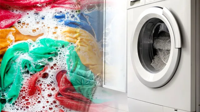 Ce să pui în apa cu care speli hainele colorate pentru a nu le deteriora. Vor arăta impecabil datorită acestui ingredient din bucătărie