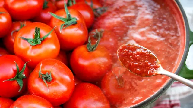 Cât timp se fierbe bulionul ca să reziste tot anul. Greșeala pe care o fac și gospodinele cu experiență