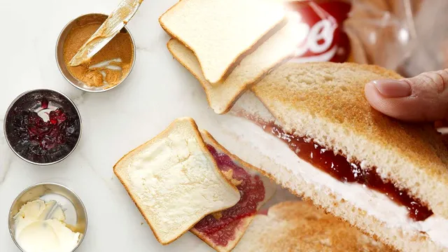 Ce se întâmplă în organism când mănânci pâine cu gem. Ce ascunde, de fapt, această combinație delicioasă