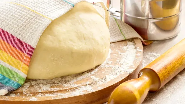De ce nu crește aluatul cu drojdie uscată. Secretele de aur ale gospodinelor pentru aluaturi mereu perfecte