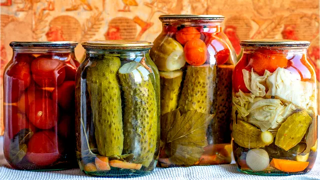 Ce să adaugi în borcanul cu murături asortate pentru a ieși perfecte. Secretul gustului ca la bunica acasă