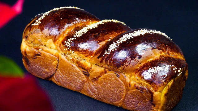 Ce trebuie să faci pentru ca aluatul de cozonac să crească de două ori mai repede. Așa nici nu se lipește
