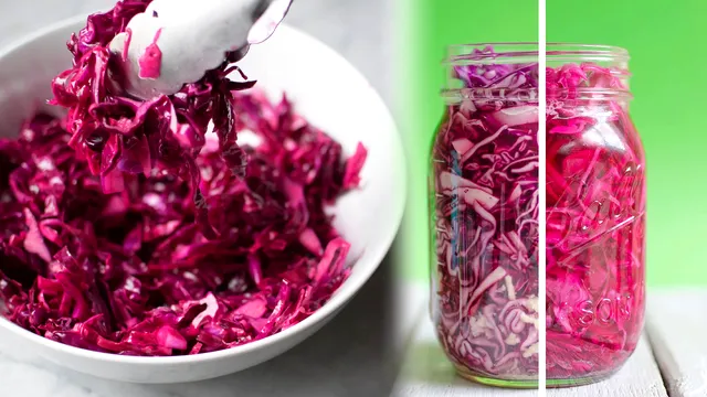 Varză murată la borcan, rețeta bunicii. Ingredientul care nu trebuie să lipsească din borcane, îi dă un gust aparte