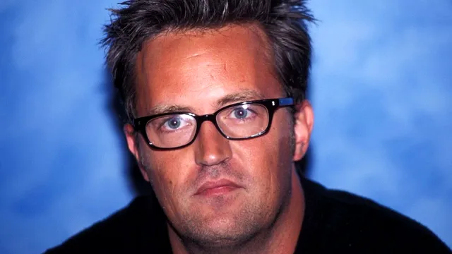 De ce a murit Matthew Perry, actorul din celebrul serial Friends. Cum a fost găsit. Apropiații sunt șocați