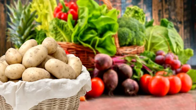 4 legume pe care să nu le depozitezi niciodată lângă cartofi. De asta se strică repede și fac mucegai