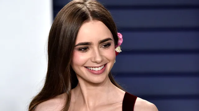 Cine este Andreea Cătălina Roşca, românca acuzată că ar fi jefuit-o pe Lily Collins. Ce bijuterii i-ar fi luat actriței din ”Emily in Paris”