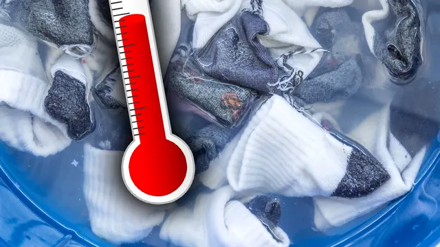 La ce temperatură se spală șosetele, de fapt. Așa vor scăpa de mirosul neplăcut și își vor arăta impecabil
