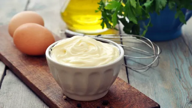 Maioneză fără ouă. Ce ingrediente poți să adaugi pentru a ieși la fel de gustoasă. 3 moduri rapide