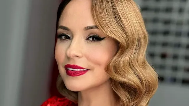 Cele mai frumoase imagini din tinerețea Andreei Marin. Așa s-a îmbrăcat la concursul Miss România, fusta prea scurtă a făcut furori