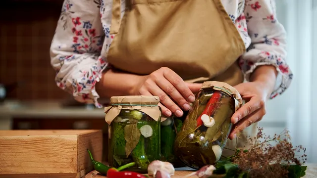 Ce se întâmplă în corpul tău dacă mănânci murături iarna. Top 6 beneficii reale dezvăluite de nutriționist