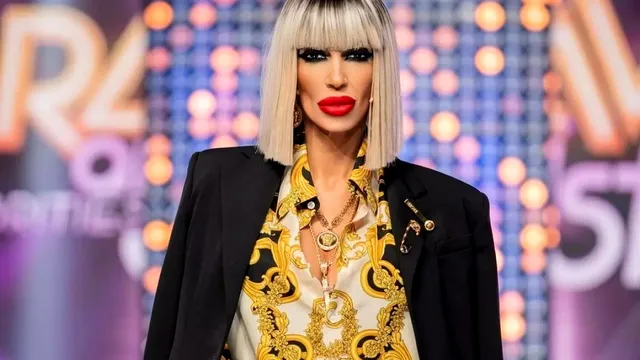 Cum arăta și ce făcea Raluca Bădulescu, înainte de a ajunge celebră. Era mai slabă decât e acum. Avea părul scurt și închis la culoare