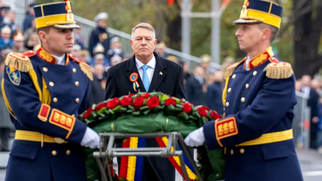 Ce făcea Carmen Iohannis când Klaus Iohannis a participat la parada de Ziua Națională. Gestul care a atras atenția românilor
