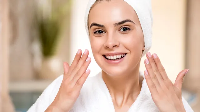 Cum poți să prepari acasă o cremă antirid pentru îngrijirea tenului. Ingredientele banale din bucătărie care fac minuni pentru chip