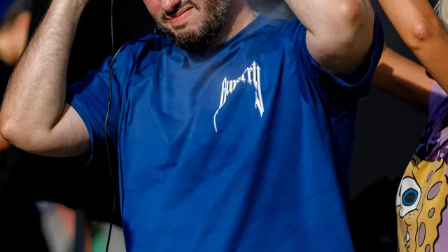 Pariul pe care l-a pus Matei Dima pe filmul ”Teambuilding 2”. ”Prima fată care îmi vine în drum, o iau de soție” VIDEO EXCLUSIV