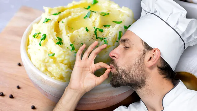 Ce să pui în piure în loc de lapte. 6 alternative care te vor surprinde, gustul e nemaipomenit