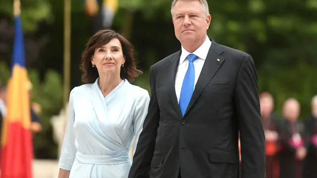 Cum arătau Carmen și Klaus Iohannis în tinerețe. Imaginile inedite au scăpat pe internet, cu greu îi recunoști