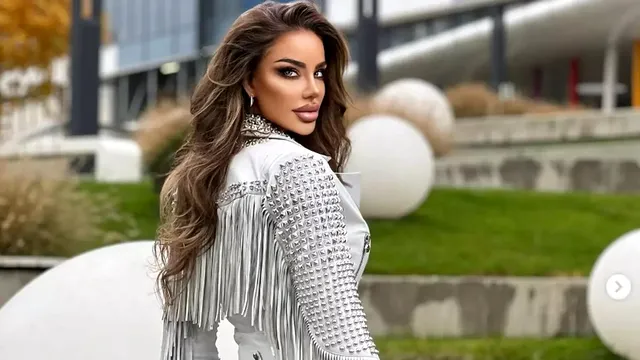 Ce ținute a purtat Bianca Drăgușanu la super petrecerea dată de ziua ei. Invitații au venit îmbrăcați în alb și negru FOTO