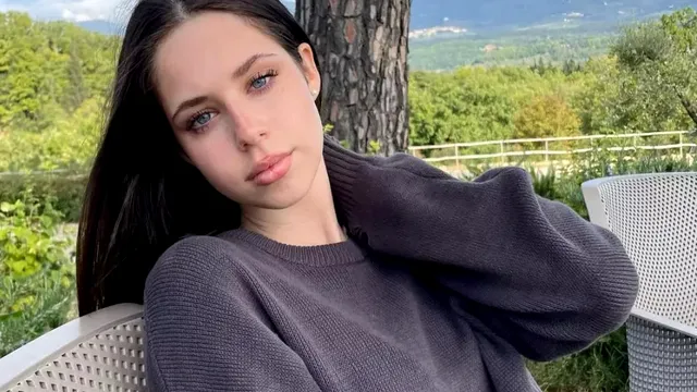 Prima imagine cu iubitul Violetei Bănică. Se sărută și radiază de fericire: Te iubesc