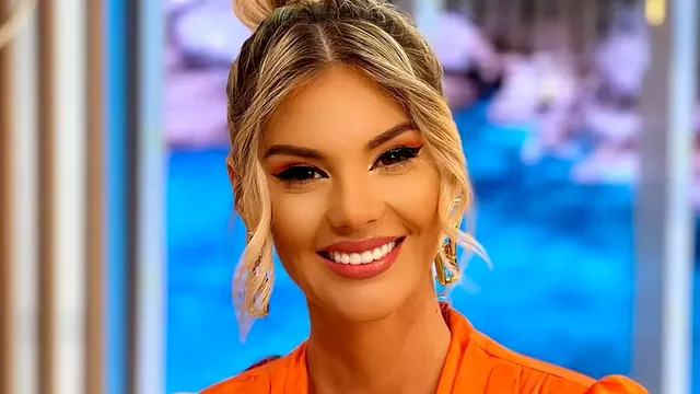 Cum a apărut Ramona Olaru la plajă în ultima vacanță. Costumul de baie minuscul cu care a făcut furori