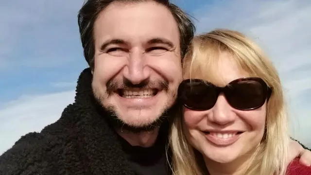Fostul iubit al Cristinei Cioran, ipostază șocantă. Alex Dobrescu și-a dat jos tricoul și a rămas la bustul gol în fața Tribunalului, ce spune de acuzațiile aduse