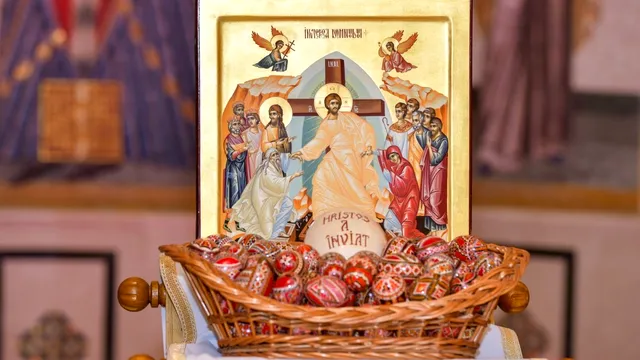 Cât timp se spune “Hristos a Înviat!”. Credincioșii folosesc acest salut de la Învierea Domnului până la Înălțarea Sa