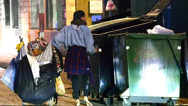 Destinul trist pe care l-a avut o super vedetă. A fost una dintre cele mai dorite femei din lume, iar acum a ajuns să se hrănească din gunoaie