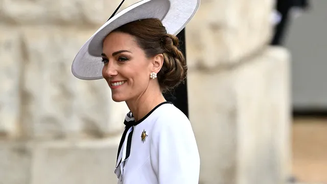 Detaliul care a ieșit la iveală abia acum. Cum și-a ascuns Kate Middleton urmele lăsate de tratamentul împotriva bolii cumplite de care suferă. Ce a purtat la cea mai recentă apariție în public