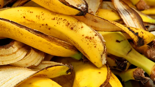 Nu mai arunca la gunoi coaja de la banane. Iată de ce ar trebui să o mănânci
