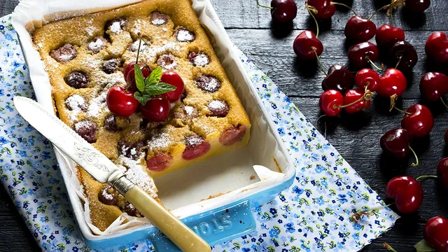 Pandișpan cu cireșe, desertul perfect pentru vară. Se prepară simplu și este delicios