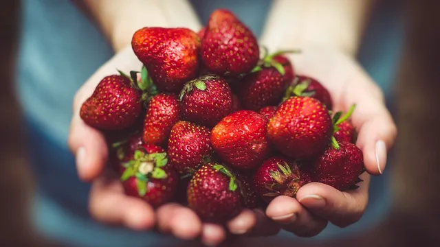 Rețete rapide cu căpșuni. Idei și moduri delicioase prin care poți să consumi aceste fructe