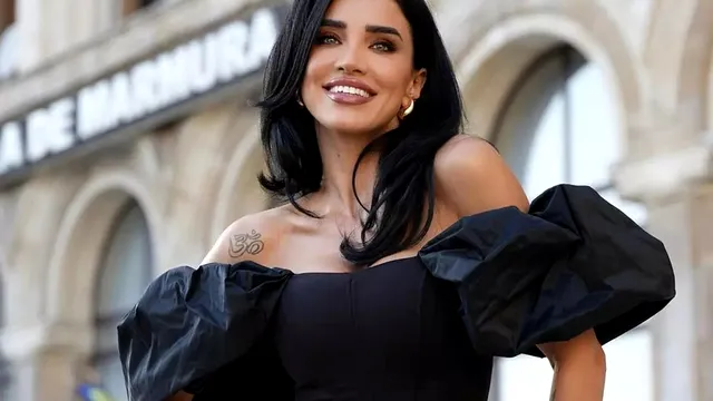Rochia minusculă cu care Adelina Pestrițu a defilat pe străzile din Paris. Vedeta are o siluetă de invidiat! FOTO