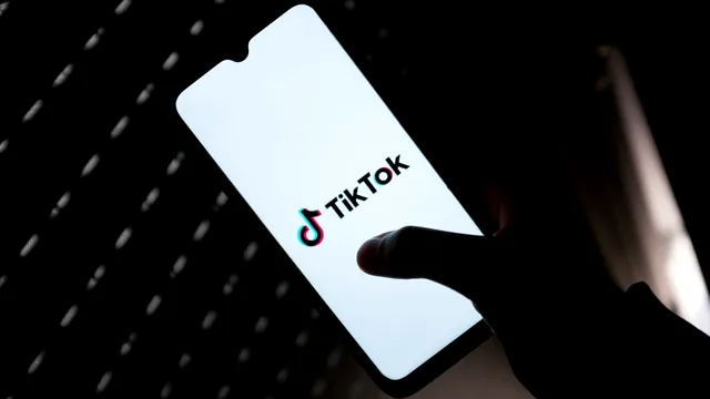 Un îndrăgit influencer din România și-a pierdut viața într-un teribil accident rutier. Avea doar 17 ani și era popular pe TikTok