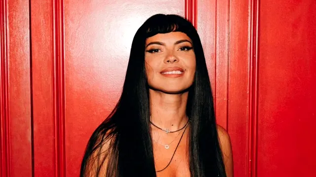 Inna, ipostază incendiară în așternuturi. Cântăreața i-a înnebunit pe fani cu formele ei FOTO