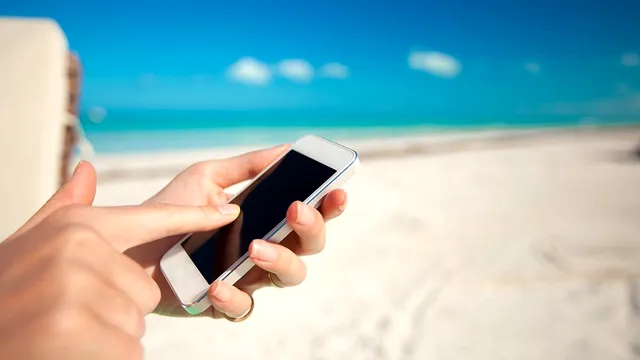 Inovație pe litoralul românesc. Descoperă plaja unde comanzi și plătești cu telefonul, direct de pe șezlong