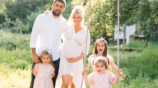 Laura Cosoi a născut al patrulea copil. ”Binecuvântarea vieții noastre”. Ce nume a primit bebelușul