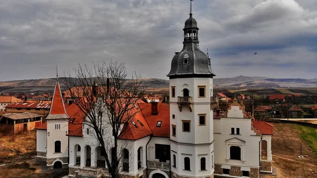 O bijuterie ascunsă a României. De ce Castelul Bánffy din Sâncrai este destinația ideală pentru iubitorii de istorie și legende
