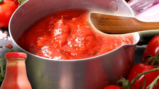 Secretul bulionului perfect, făcut acasă. Ingredientul ieftin care îi dă savoare