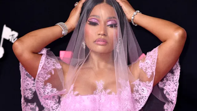 5 scandaluri în care a fost implicată Nicki Minaj. Artista și-a anulat concertul de la București, cu câteva ore înainte de a urca pe scenă