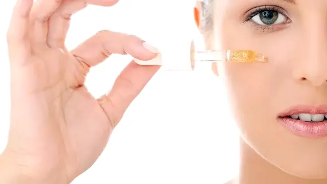 Ce faci greșit când îți îngrijești pielea. Obiceiurile care te îmbătrânesc
