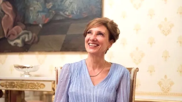 Cum arată Carmen Iohannis atunci când nu se îmbracă în ținute oficiale. Imagini rare cu Prima Doamnă a României FOTO
