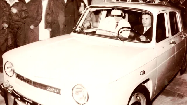 Ce s-a întâmplat cu prima Dacia fabricată la Colibași, pe 20 august 1968. Textul inscripționat la motorul mașinii