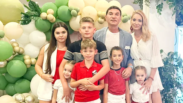 Cristi Borcea și Valentina Pelinel au pus același nume fiicelor. Cum se numesc gemenele familiei VIDEO