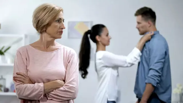 Am decis să plec. Nu mai suportam să stau sub același acoperiș cu soacra mea. Ce spune psihologul
