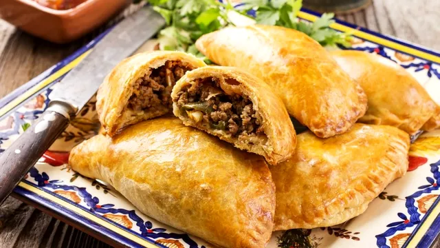 Empanadas cu carne, rețeta plăcintei spaniole. Ingredientele și modul în care se prepară