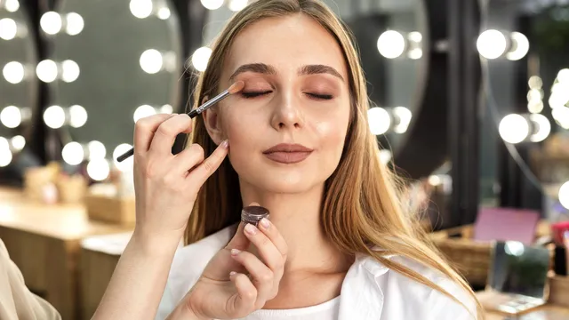 Sfaturi de înfrumusețare pentru un look întinerit. Cum să obții un machiaj impecabil și revigorant