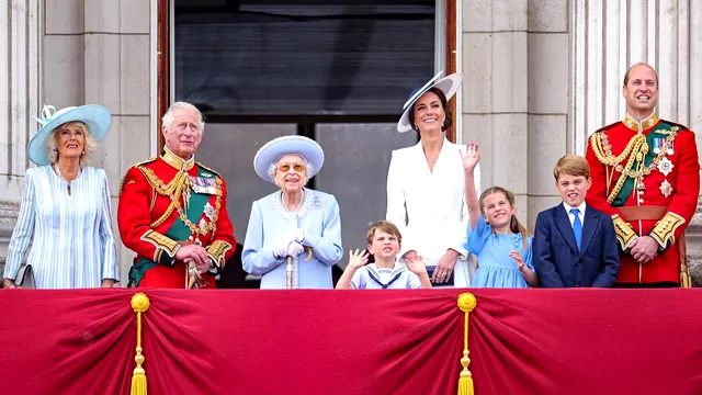 Secretele stilului Casei Regale Britanice, de la Regina Elisabeta, Prințesa Diana sau Kate Middleton. Ce fac altețele sale cu lenjeria intimă