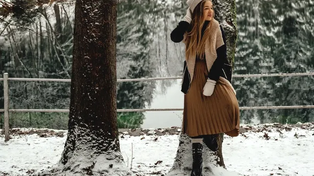 Încălțămintea și accesoriile care îți pot completa look-ul iarna aceasta. Un cadou deosebit sau o apariție de gală?
