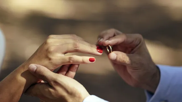 Știi ce este gamofobia? Iată motivul pentru care oamenii fug de căsătorie